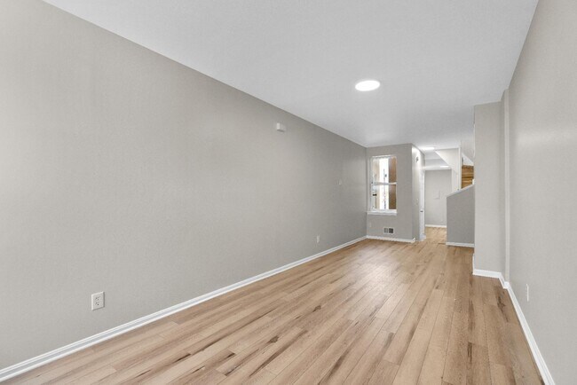 Foto del edificio - 223 N Patterson Park Ave