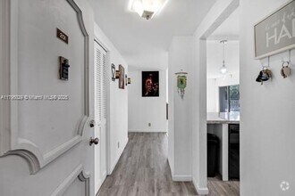 Building Photo - 4200 Hillcrest Dr