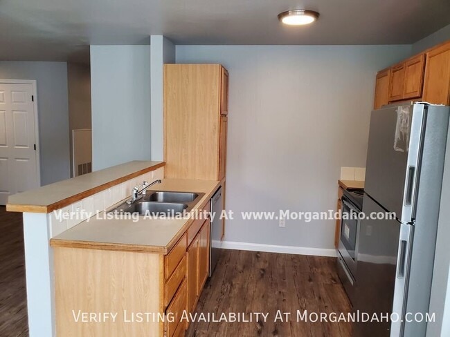 Building Photo - 10096 W Garverdale Ln
