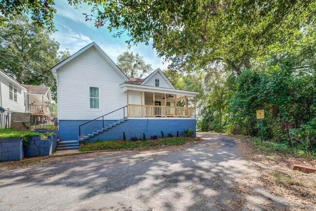 Spacious 3 Bedroom Home located in Histori... - Spacious 3 Bedroom Home located in Histori...