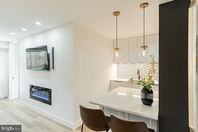 Foto del edificio - 4201 Cathedral Ave NW