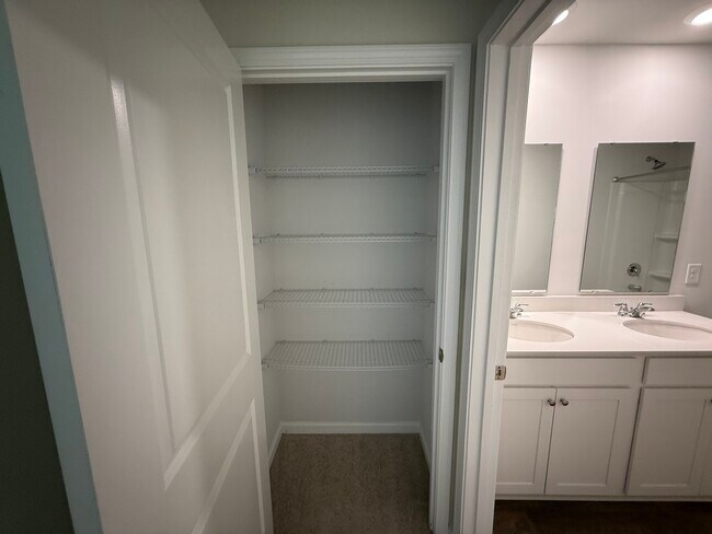 Foto del edificio - 341 Berring Ln