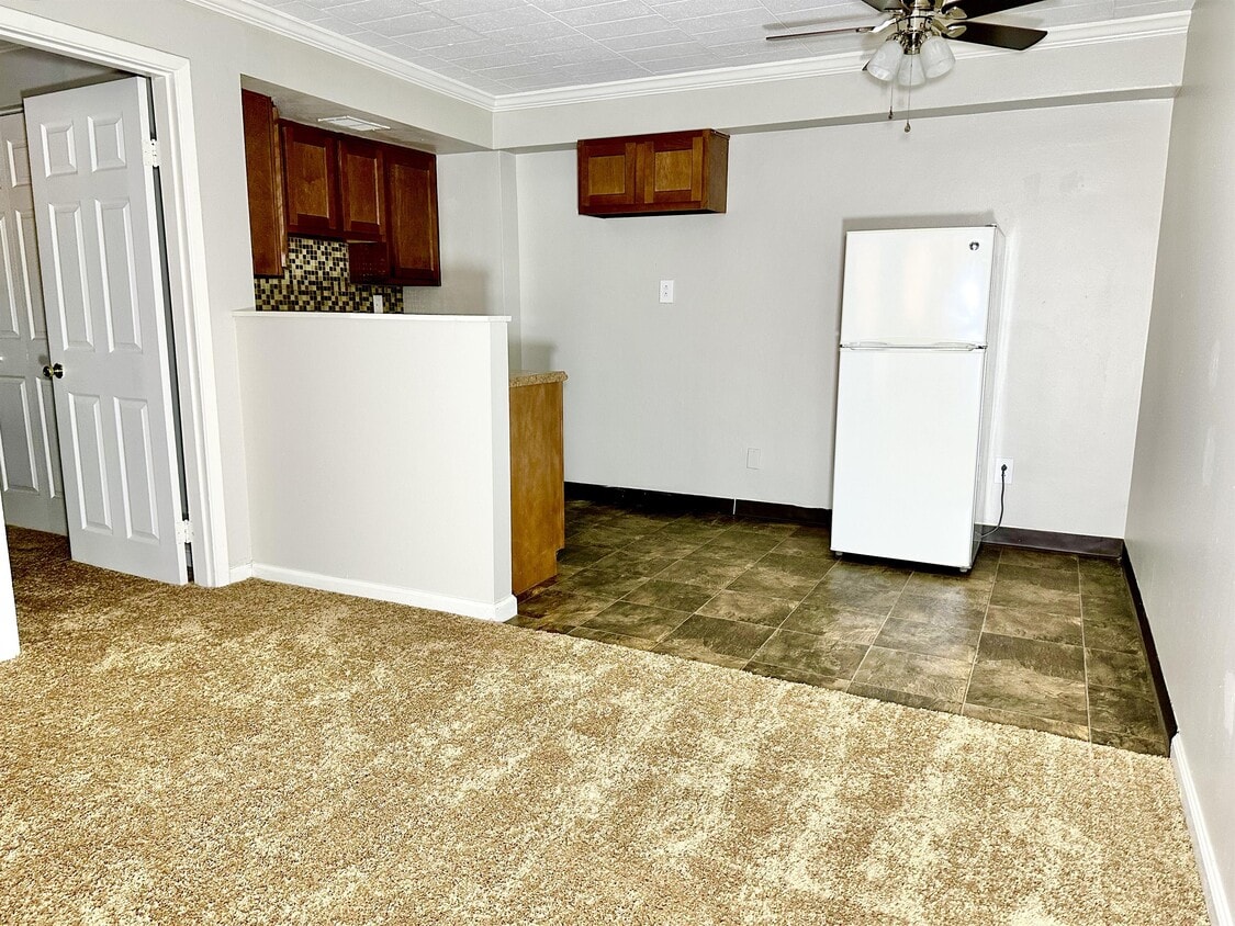 199 Rosemont Dr Unit 2, CarnotMoon, PA 15108 Room for Rent in Carnot