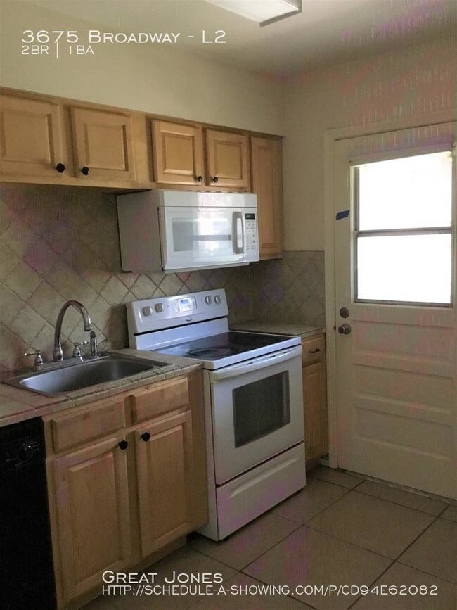 Foto del edificio - JUST REDUCED!!!  AWESOME 1ST FLOOR CONDO!