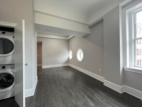 Interior Photo - 306 W Franklin