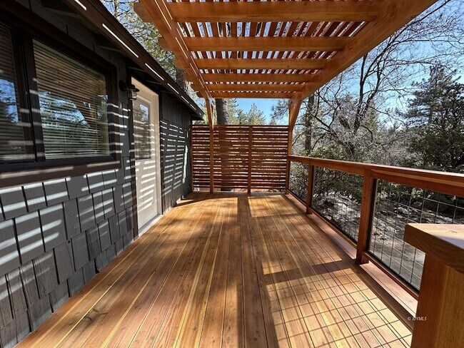 Foto del edificio - 52800 Sugar Pine Dr