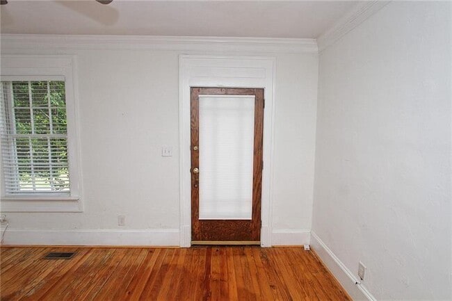 Foto del edificio - 2874 Burden St NW