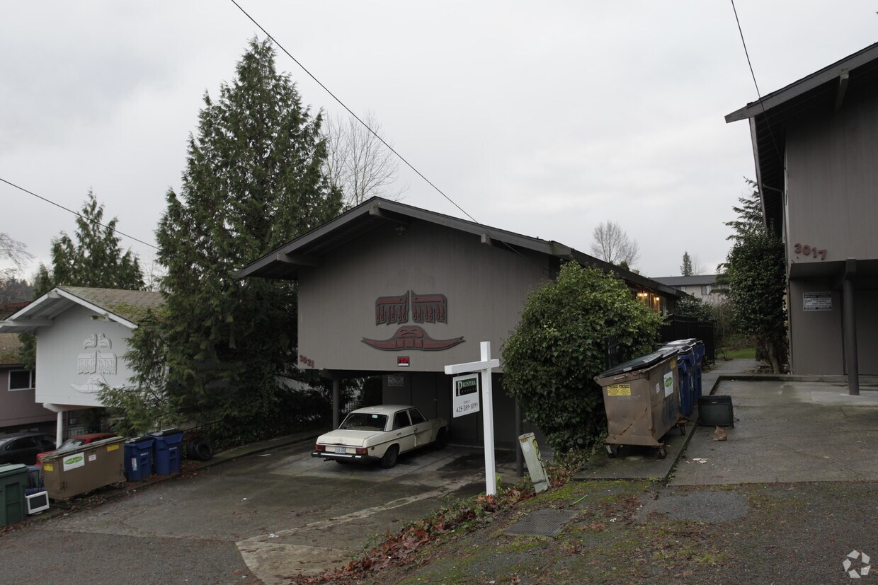 Building Photo - 3021 NE 140th St