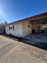 Building Photo - 216 Ford St