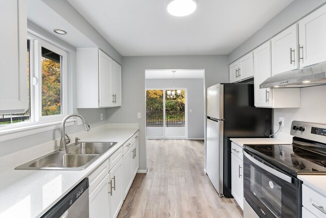 Charming, renovated West Linn apartment. - Charming, renovated West Linn apartment.