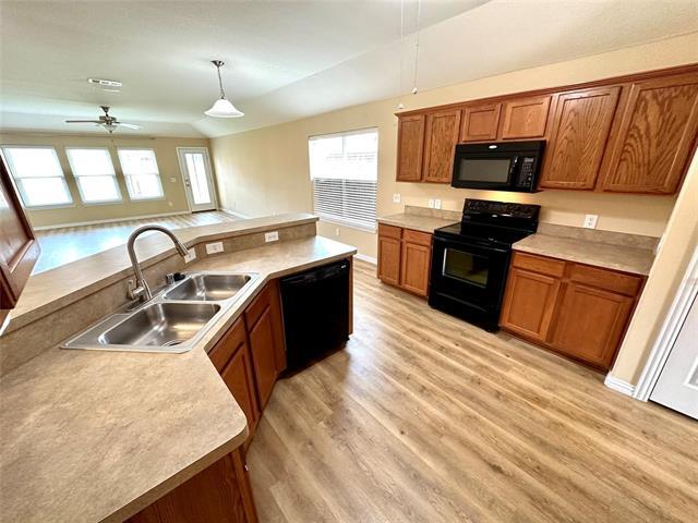 Foto del edificio - 221 Creekwood Dr