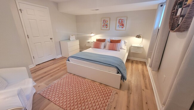 Dormitorio y ropa de cama más nuevos. - 122 Phillips Cir