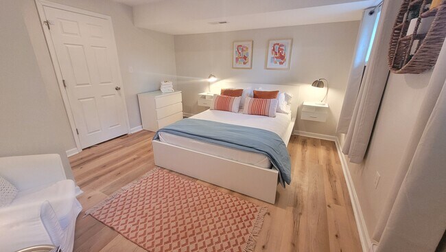 Dormitorio y ropa de cama nuevos - 122 Phillips Cir