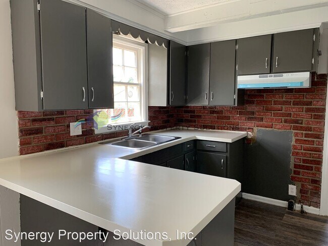 Building Photo - 4 br, 1 bath House - W. Third St. 757 Rich...