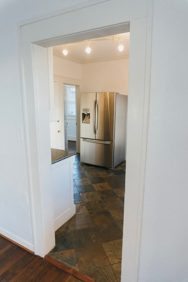 Building Photo - 4307 Junius St