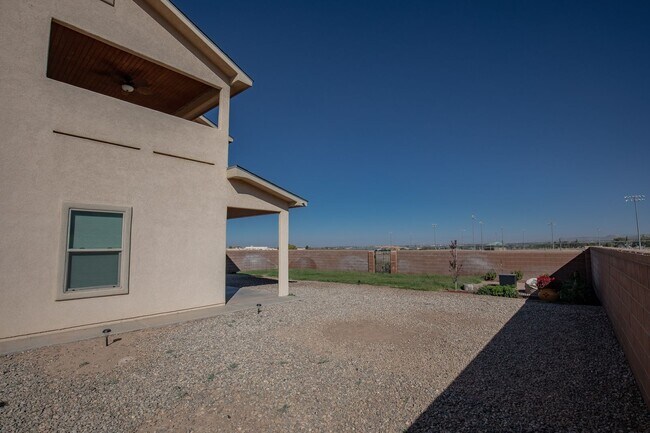 Building Photo - Elegant 3 Bed 2 Bath Home - 2 Story & Pet ...