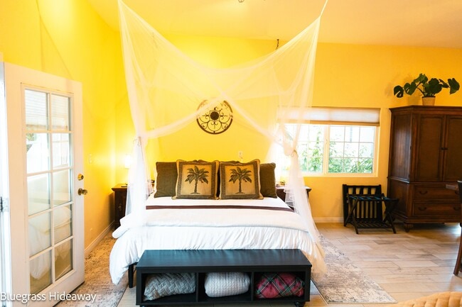 Foto del edificio - 18093 Bluegrass Rd