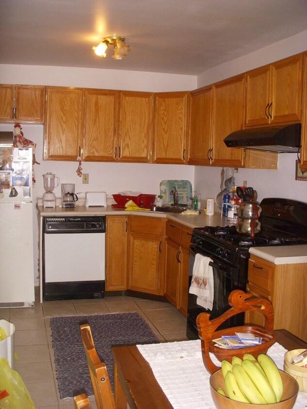 7 Lake Ave, East Brunswick, NJ 08816 Condo for Rent in East Brunswick