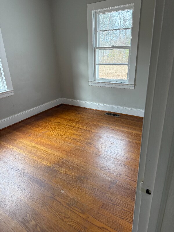 Building Photo - 435 E Meadow Rd