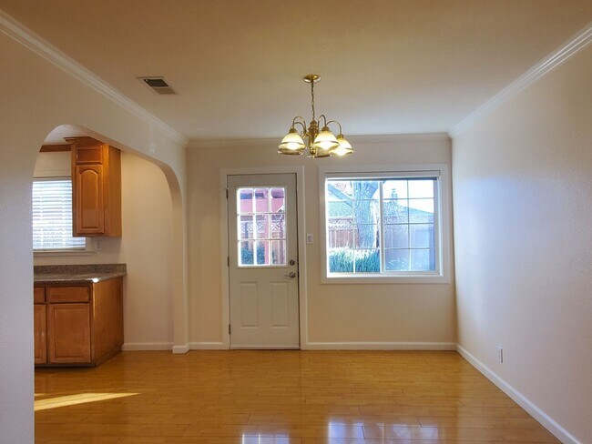 Foto del edificio - Updated Single Family Home in Desirable Ar...