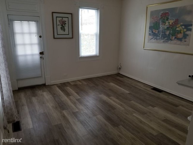 Foto del edificio - 3 br, 1 bath House - 303 E 3rd St