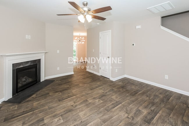 Building Photo - One and Half Month FREE Rent!