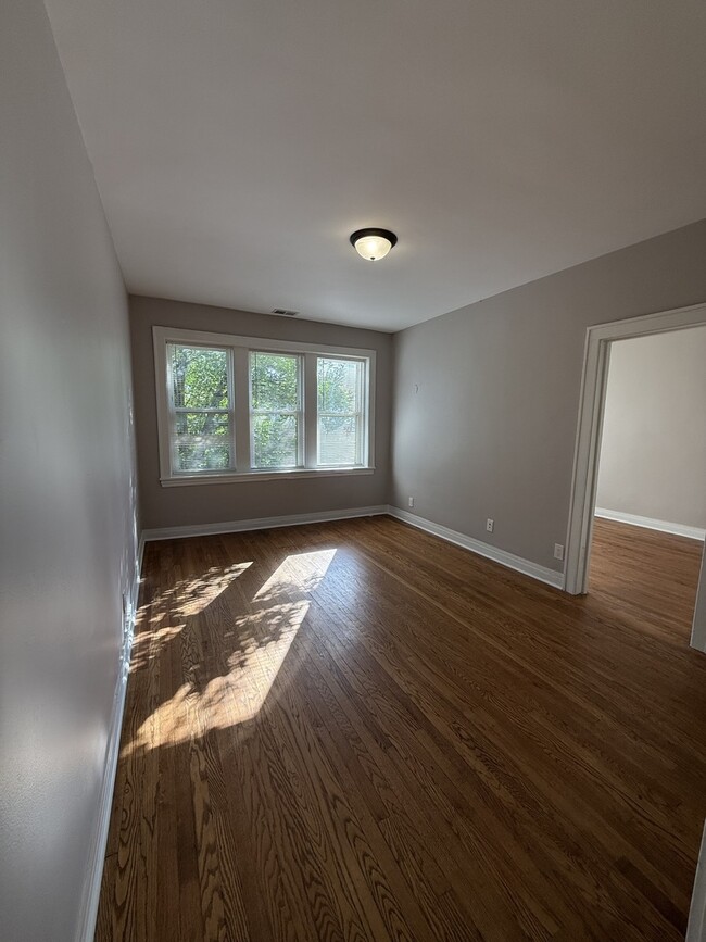 Foto del edificio - 3901 W Division St