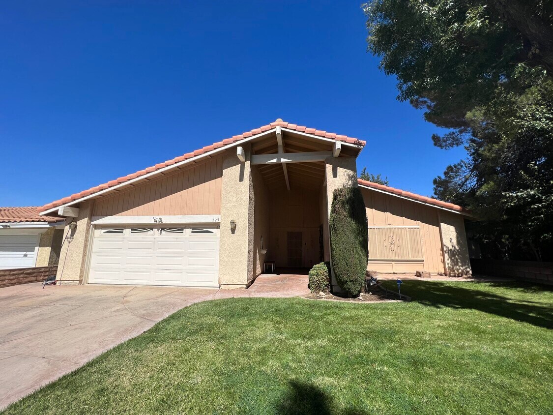 Primary Photo - 525 W Ave J