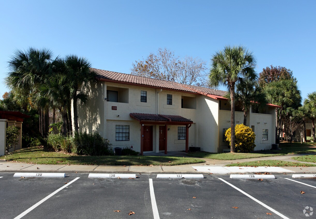 Building Photo - Lake Side Villa