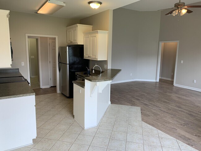Foto del edificio - 7689 Eagle Lake Rd