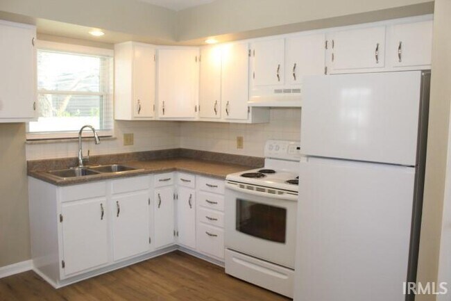 Building Photo - 2555 Stanley Ct