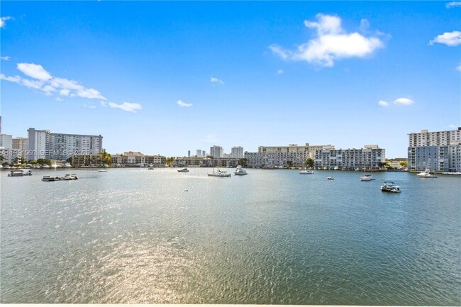 Building Photo - 2200 Diana Dr