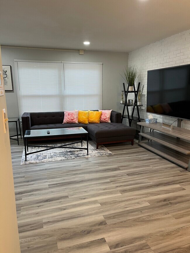 Living room - 3038 Westfield Dr