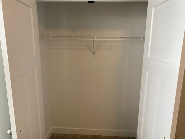 Building Photo - FAROOQUI D-202