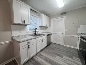 Building Photo - 452 Lexington Dr