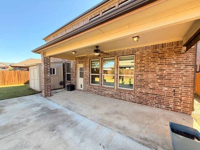 Foto del edificio - 2403 Rosemary Ln