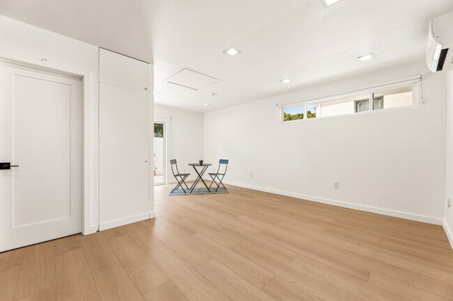 Foto del edificio - 6470 W 85th Pl
