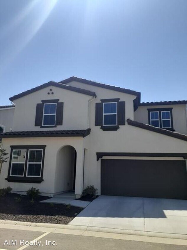Foto principal - 4 br, 3 bath House - 4405 Sierra Pine Way