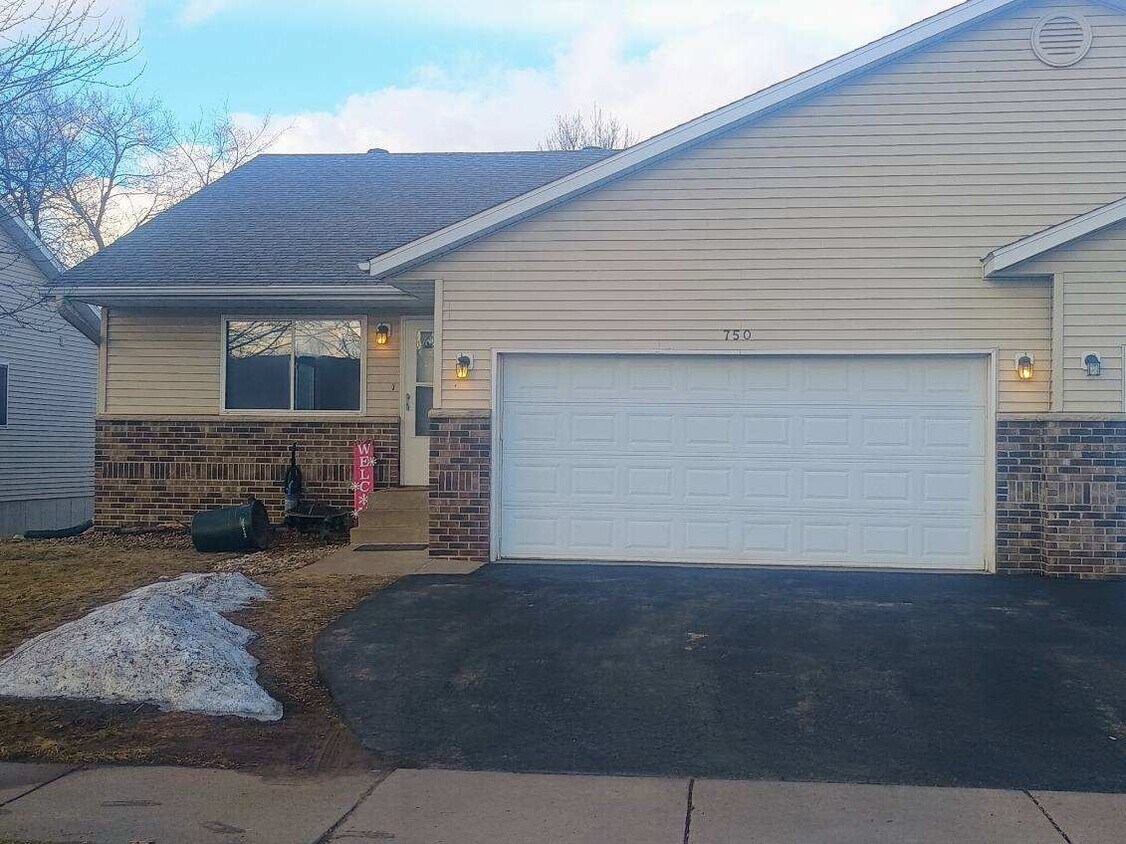 Foto principal - 732 Premier Ct