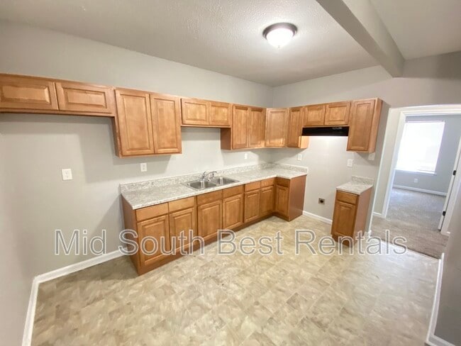 Building Photo - 2693 Kimball Ave
