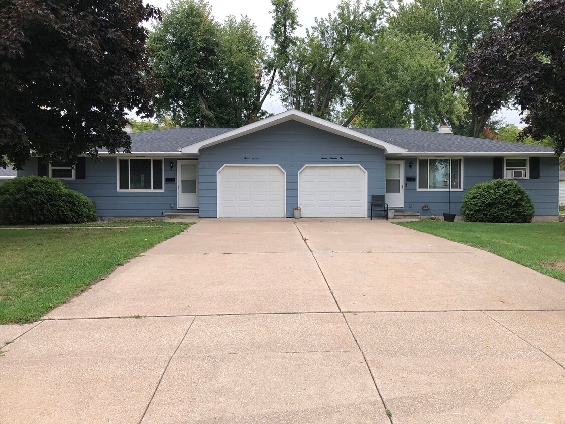 Primary Photo - 702 Jefferson Ave
