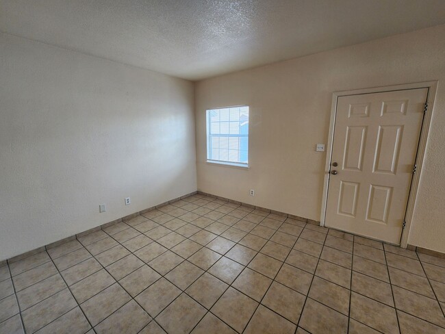 Building Photo - 305 N Almendra St