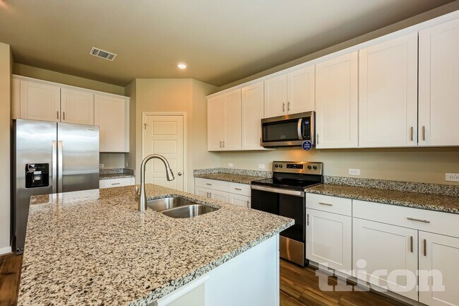 Foto del edificio - 13690 Paxton Blvd