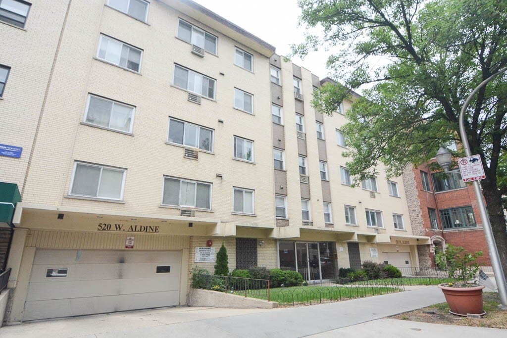 Primary Photo - 520 Aldine