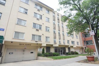Building Photo - 520 W Aldine Ave