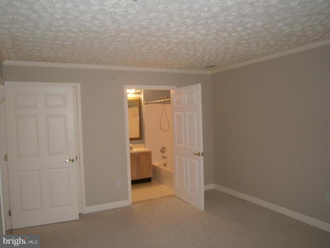 Foto del edificio - 6512 Springwater Ct