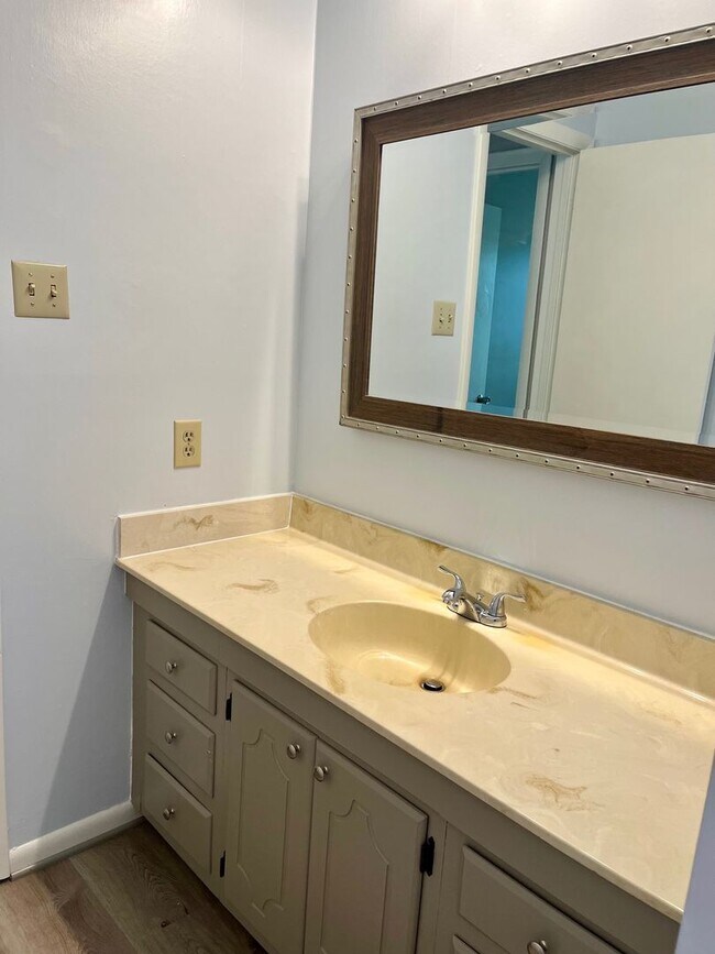 Foto del edificio - Knoxville 37919 - 2 bed 1.5 condo - call H...
