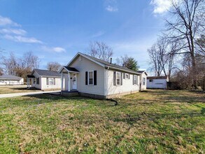 Building Photo - 2210 E 7th St