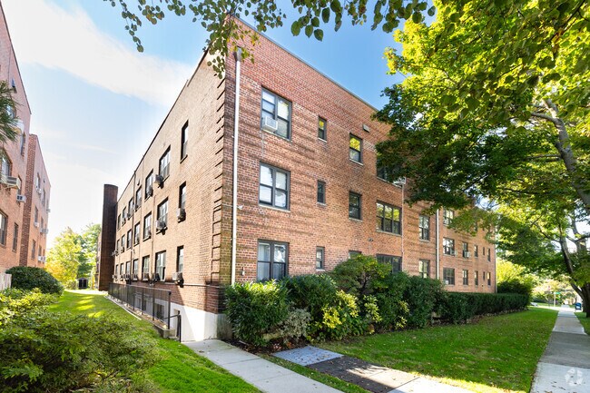 Building Photo - 15 Canterbury Rd