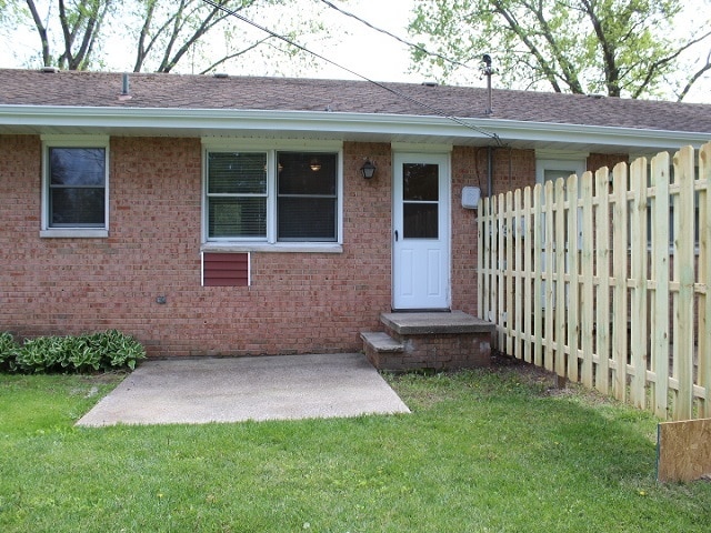 Building Photo - 1823 Russell Rd